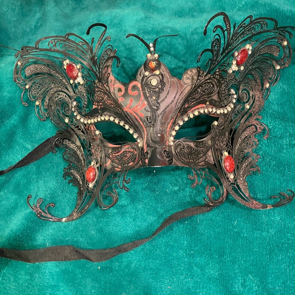 Elegant Black and Red Masquerade Mask